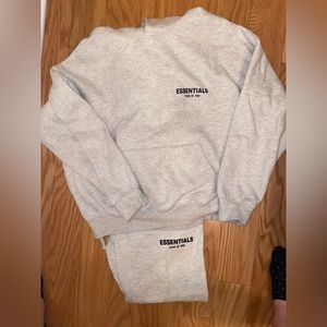 ESSENTIALS FEAR OF GOD SWEATSHIRT